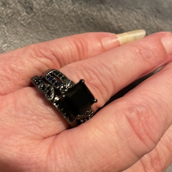 Black Cubic Zirconia Sz 7 Beautiful 2 pc Heart Ring! - Picture 3 of 14